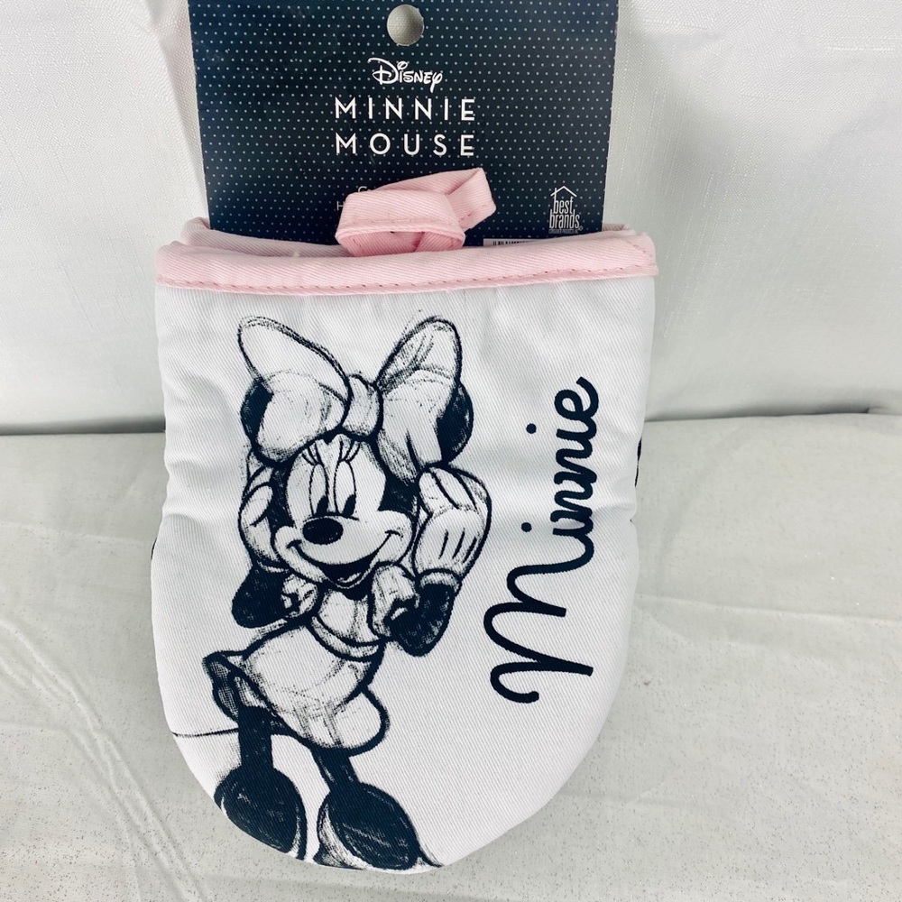 Minnie Mouse 2 Pack Kitchen mitts. - Picture 2 of 5